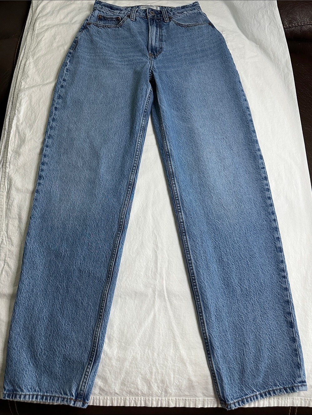 Abercrombie & Fitch Curve Love High-Rise Taper  Leg Jeans Size 25 Long